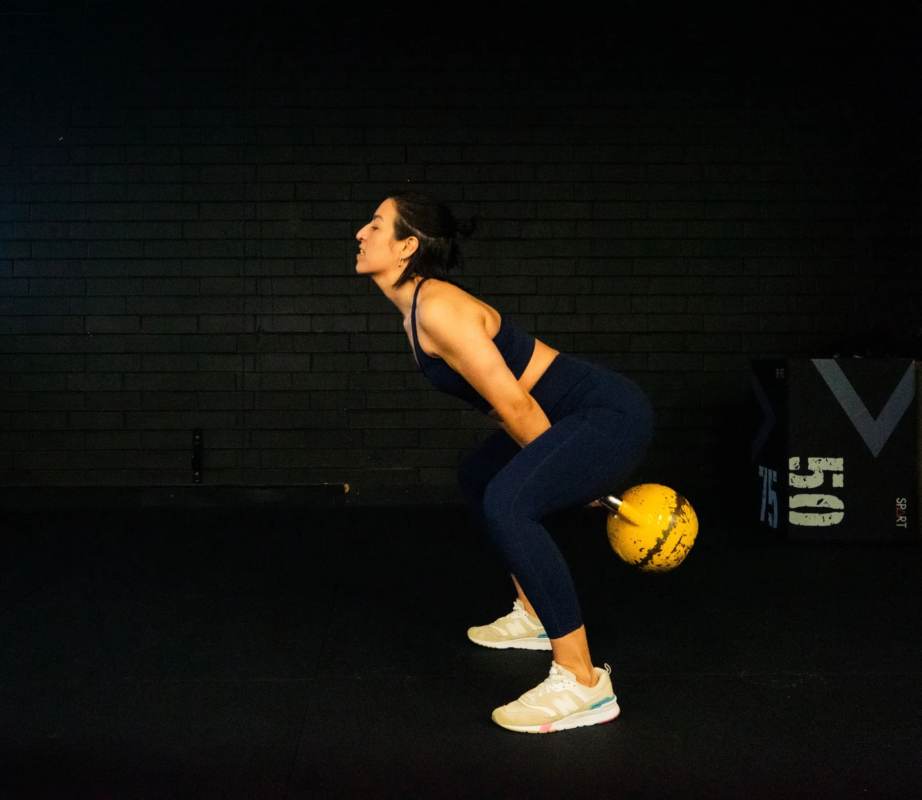 Client training a kettlebell hinge pattern